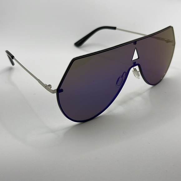 Fashionable Shield Sunglasses - Picture 3 of 8